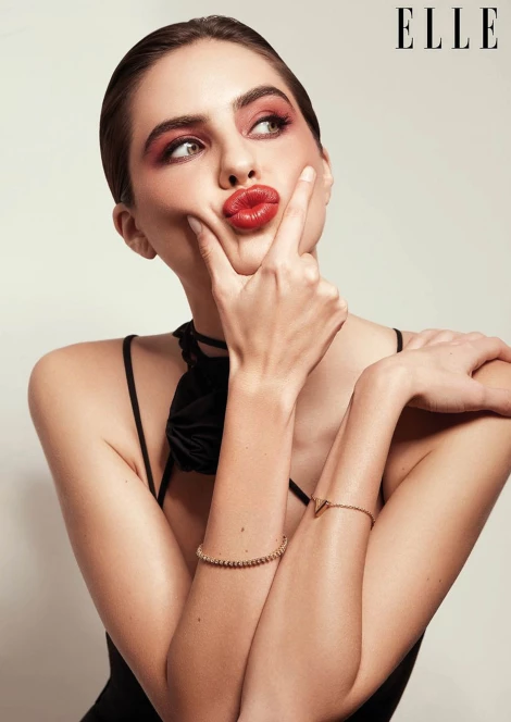 Julie Oli 370594