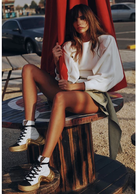 Julie Oli 374523