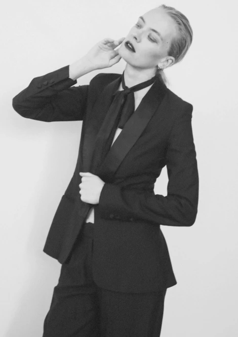 Julia Dunstall 397053