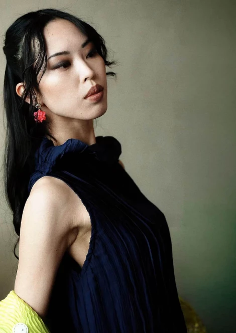 Miho Shiratori 399961